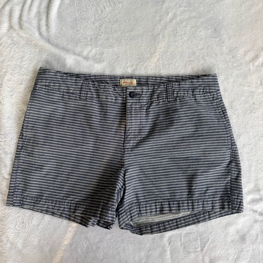 GAP Khakis 4” Shorts Women’s Size 14 Blue White Striped Preppy Summer